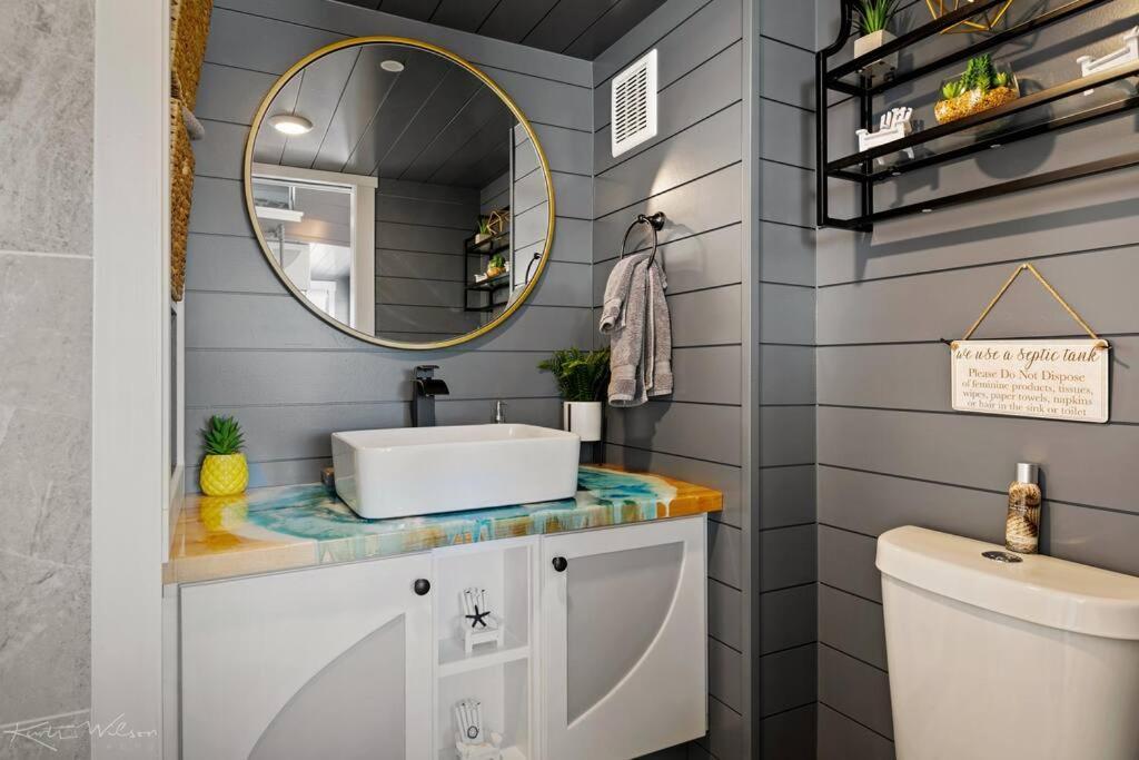 Under The Sea Tiny Home Apple Valley Dış mekan fotoğraf